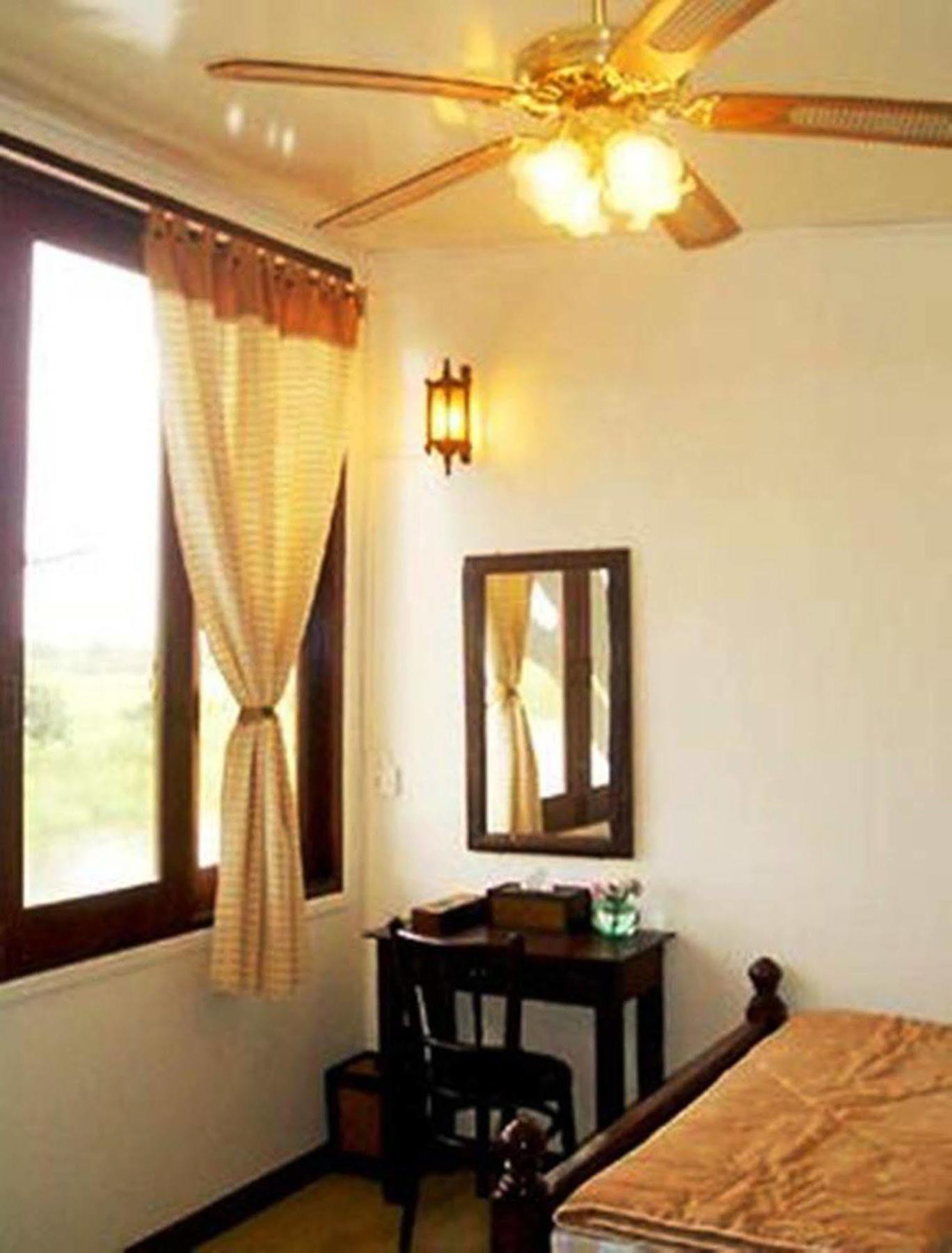 Hostel Yha Bangkok Airport Bang Phli Exterior foto