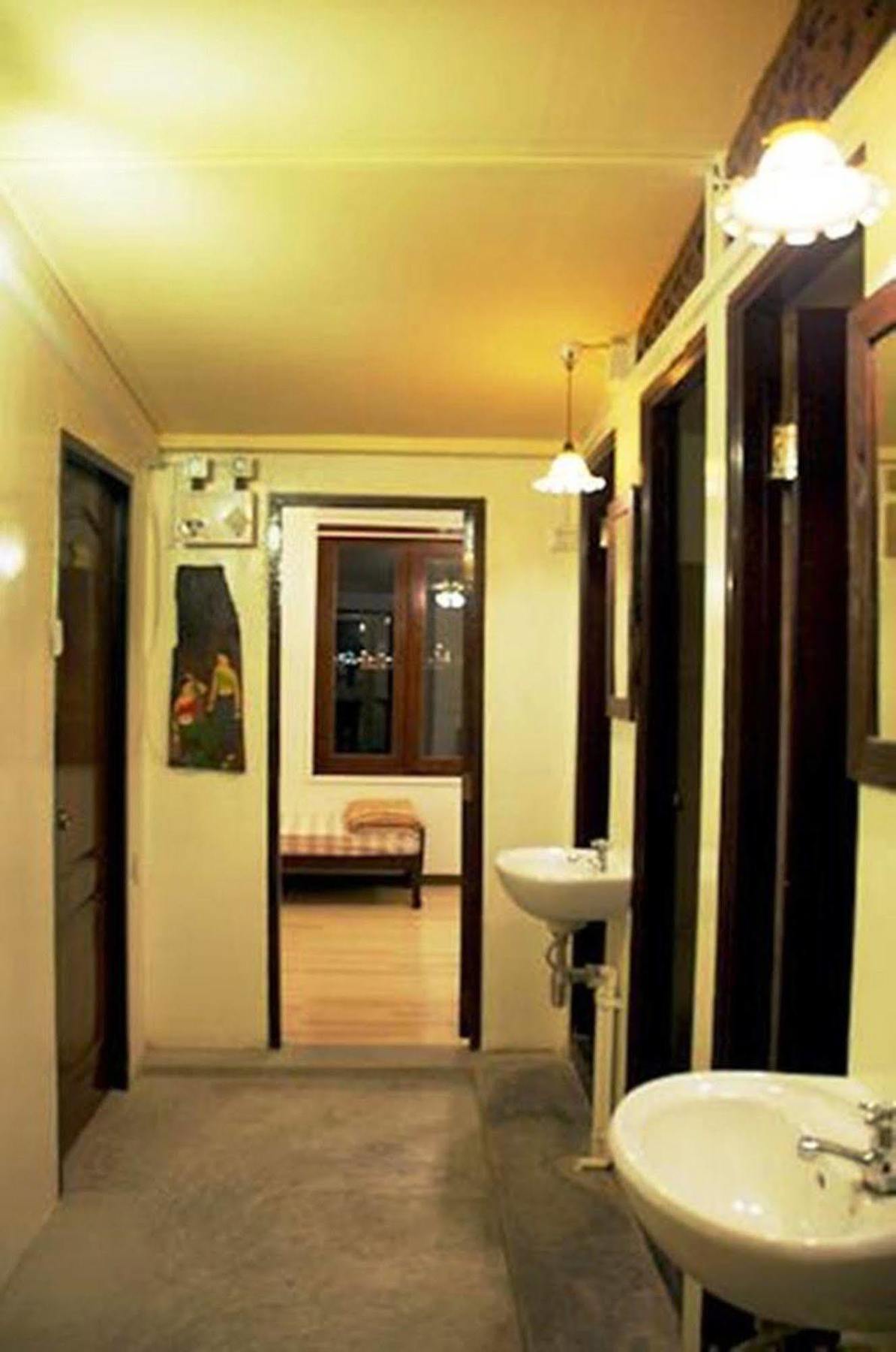 Hostel Yha Bangkok Airport Bang Phli Exterior foto