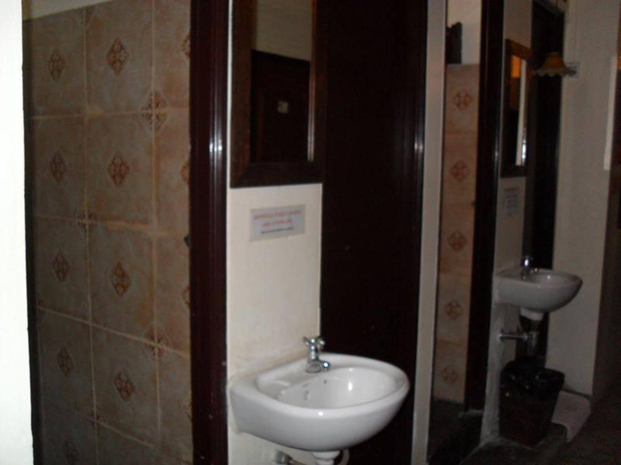Hostel Yha Bangkok Airport Bang Phli Exterior foto