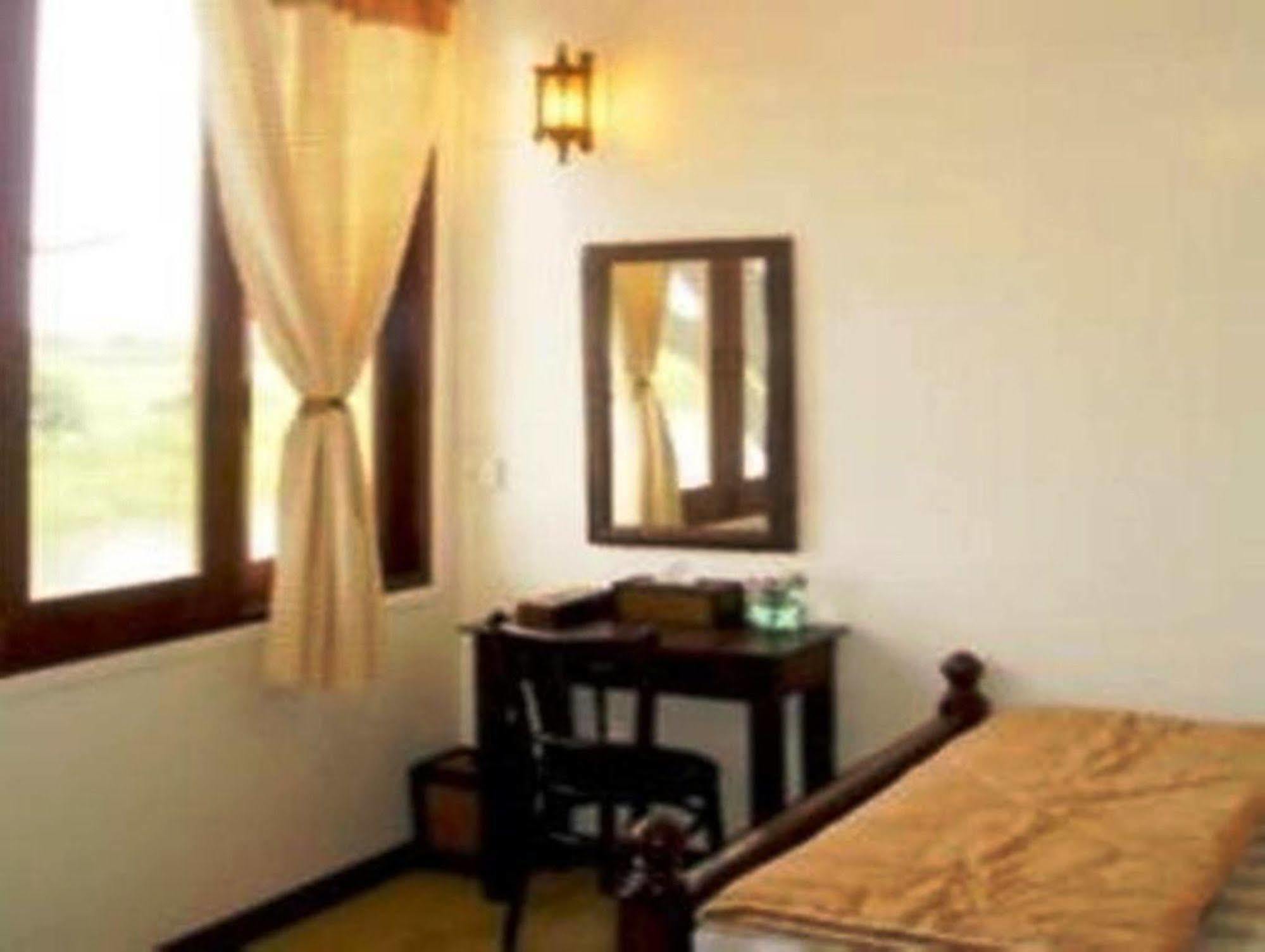 Hostel Yha Bangkok Airport Bang Phli Exterior foto