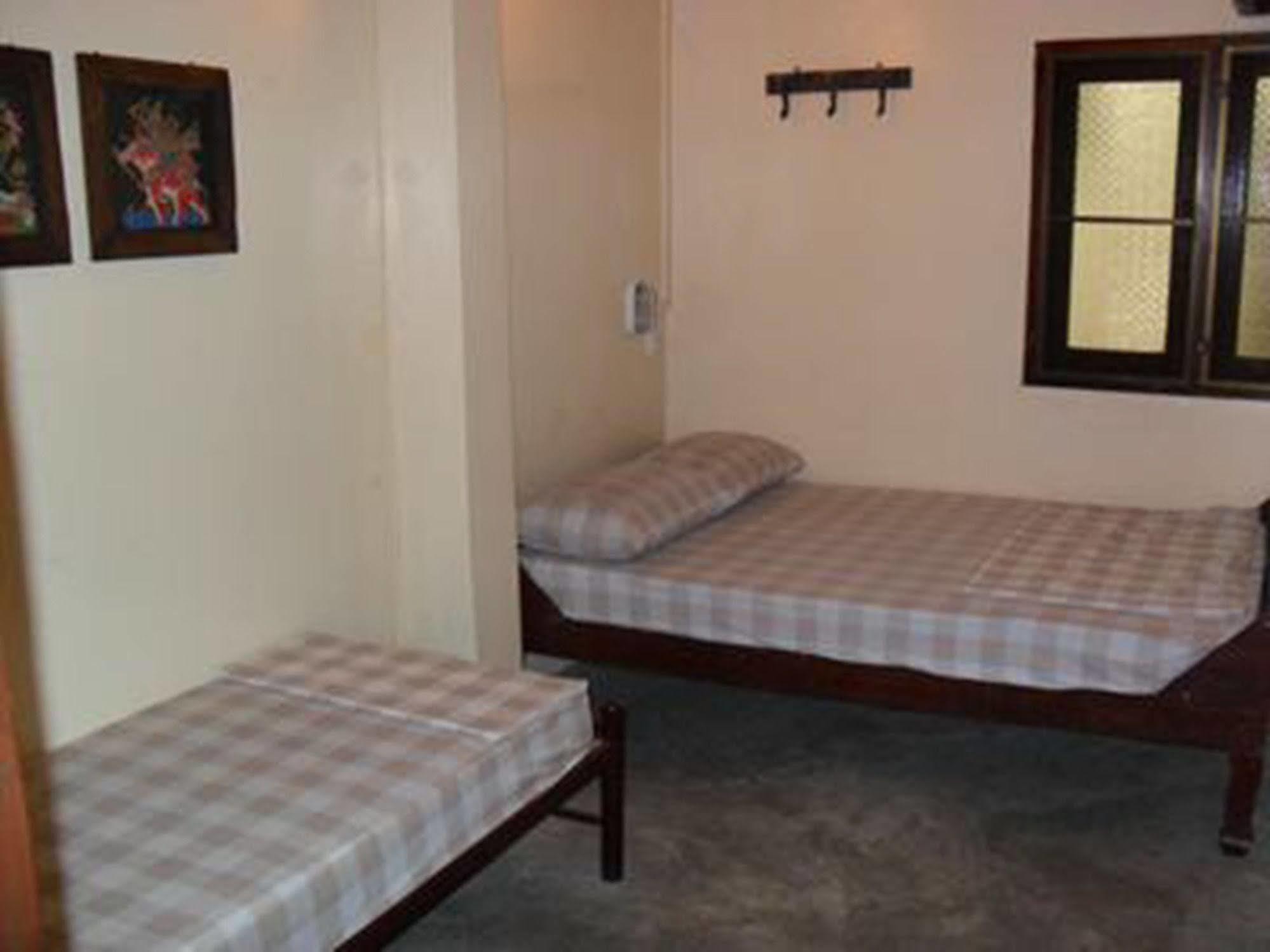 Hostel Yha Bangkok Airport Bang Phli Exterior foto