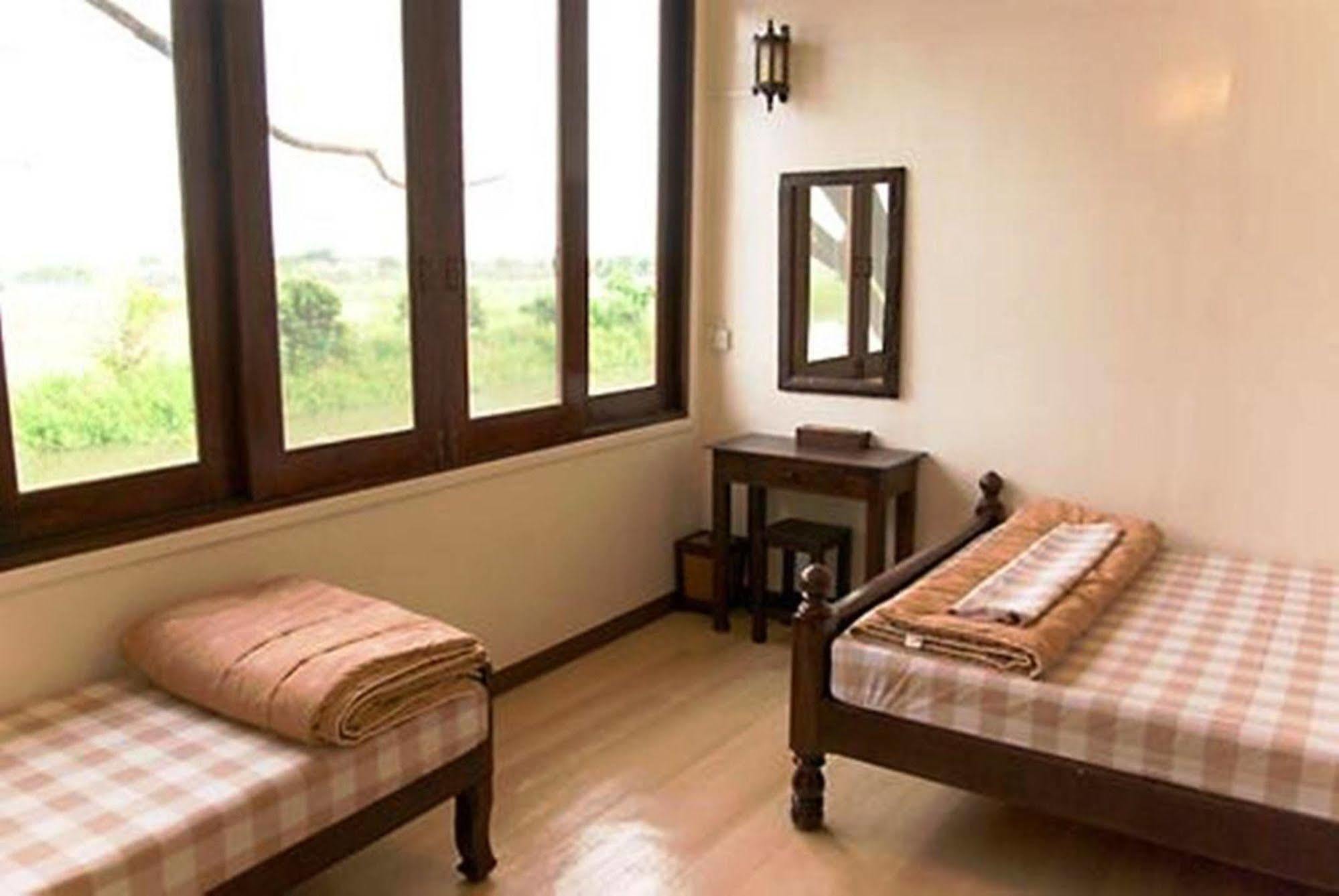 Hostel Yha Bangkok Airport Bang Phli Exterior foto